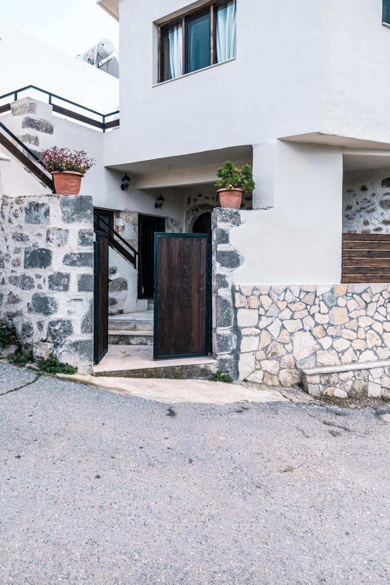 To Patriko Villa Kournás Exteriör bild